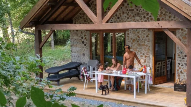 Centre de vacances naturiste - Creuse Nature à Boussac Bourg dans la Creuse - Tourisme Durable