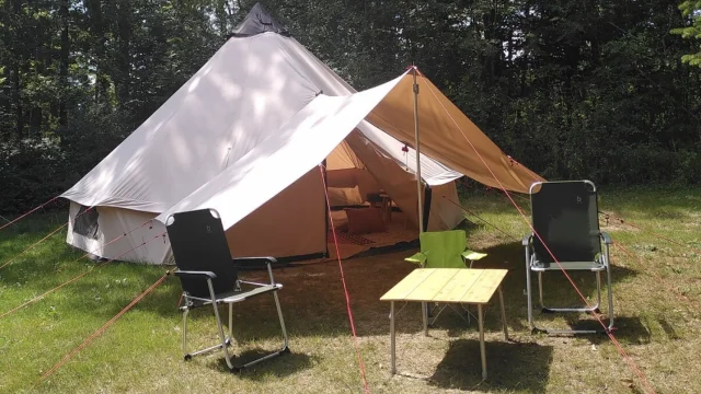 Tente Tipi aménagées - Centre de vacances naturiste Creuse Nature - Boussac-Bourg dans la Creuse