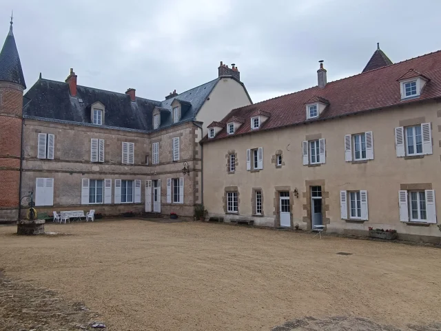 Chateau Cour Dhonneur