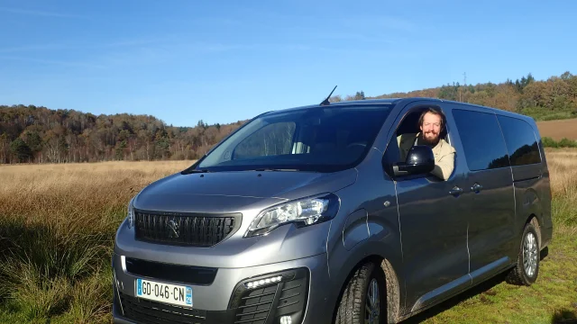 Service chauffeur, guide conférencier, taxi, transport en voiture électrique - Chemins Limousin