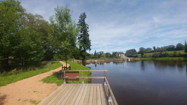 Ponton Handi-pêche Plan D'eau La Prugne dans la Creuse à Chatelus Malvaleix