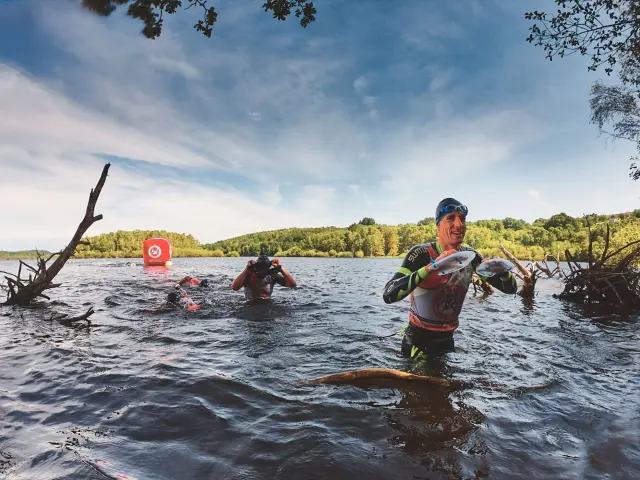 Swimrunman Lac De Vassivière - ©Akuna