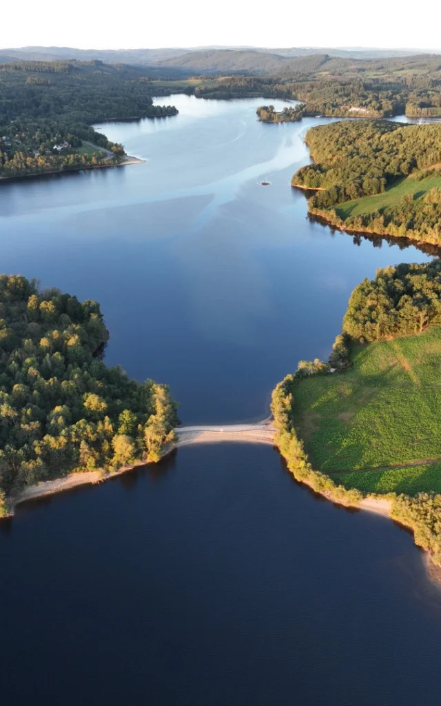 Aerienne_Lac_Vassiviere_Chassagnas_drone_©GBrun PNRML