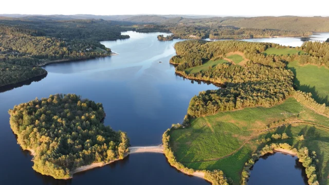 Aerienne_Lac_Vassiviere_Chassagnas_drone_©GBrun PNRML