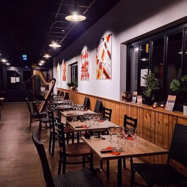 Auzances Restaurant Heni St Valentin Restaurant Heni