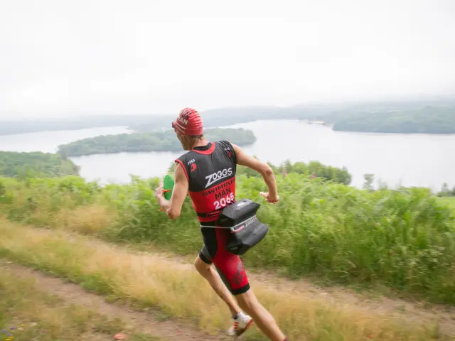Swimrunman 2025 Lac de Vassivière ©Photographics Maxime Authier
