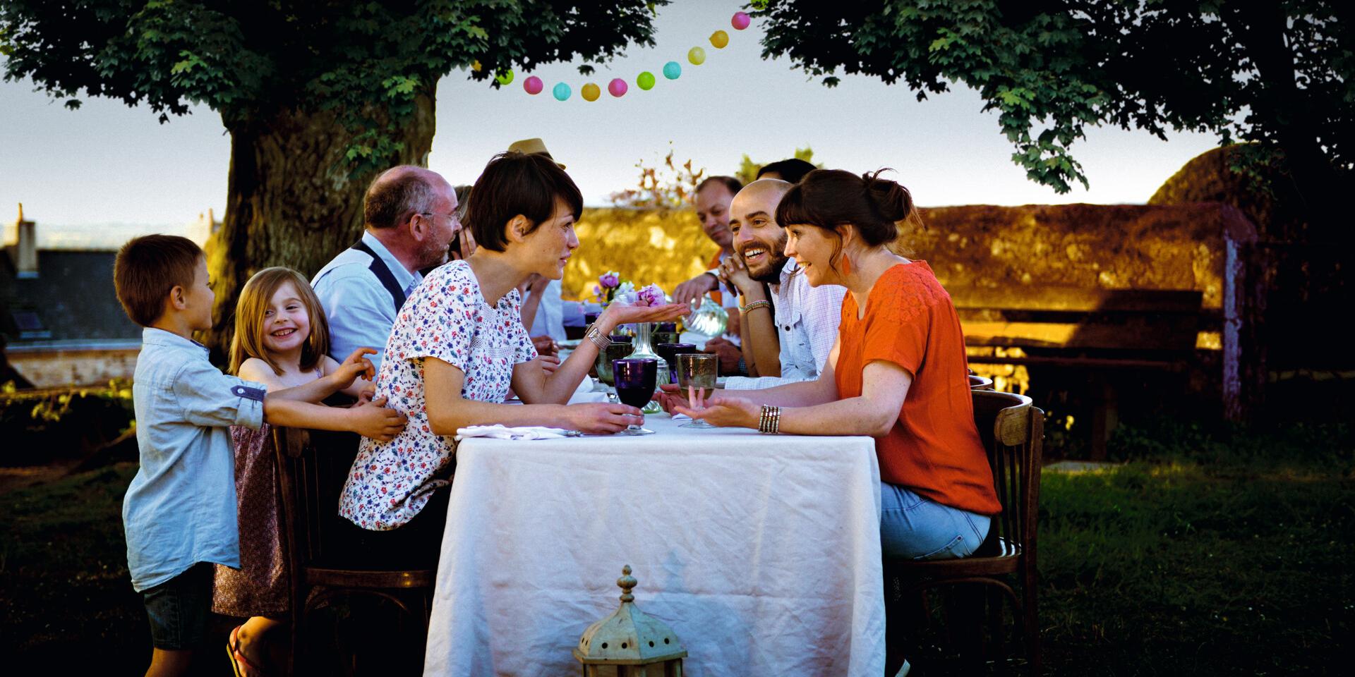 Repas De Famille Sainte Suzanne Chammes Cp Pascal Beltrami Mayenne Tourisme 1920px
