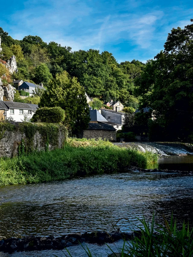 Chailland vue de la rivière l'Enée