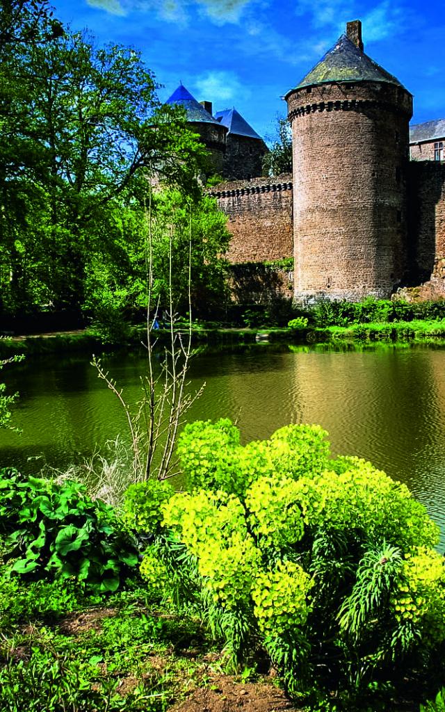 Château de Lassay - vu depuis le lac