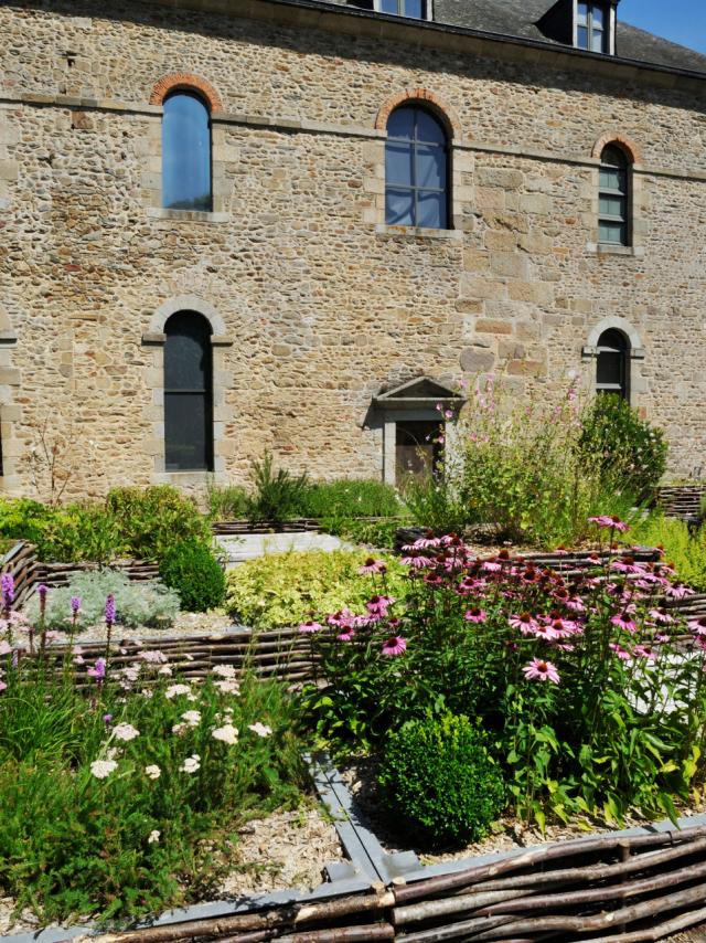 Chateau Musee Mayenne Jardin