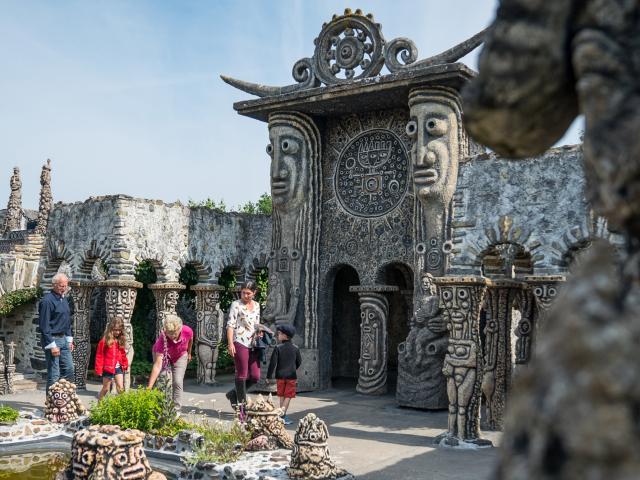 Musee Robert Tatin - La Porte des Meditations