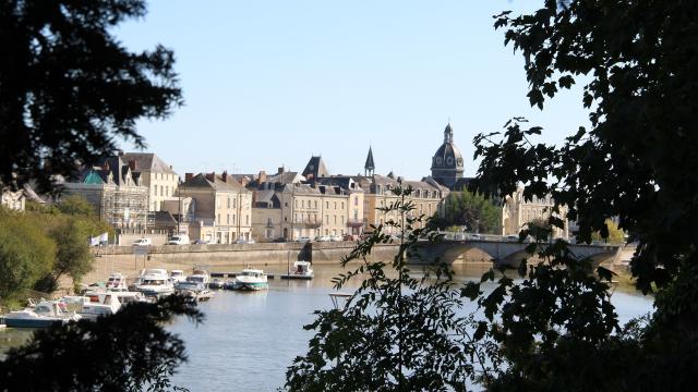 chateau-gontier-la-mayenne-riviere-chateau-gontier-cp-mayenne-tourisme-1920px.jpg