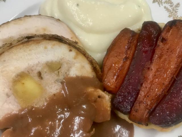 Chapon farci, tatin de légumes et purée de céleri