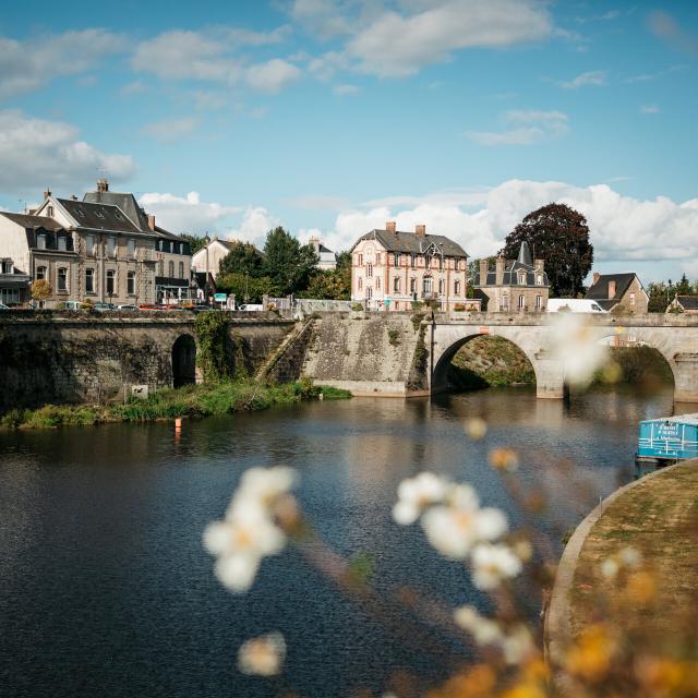 Mayenne Mayenne (ville) Cp Leblogcashpistache Mayenne Tourisme 1920px