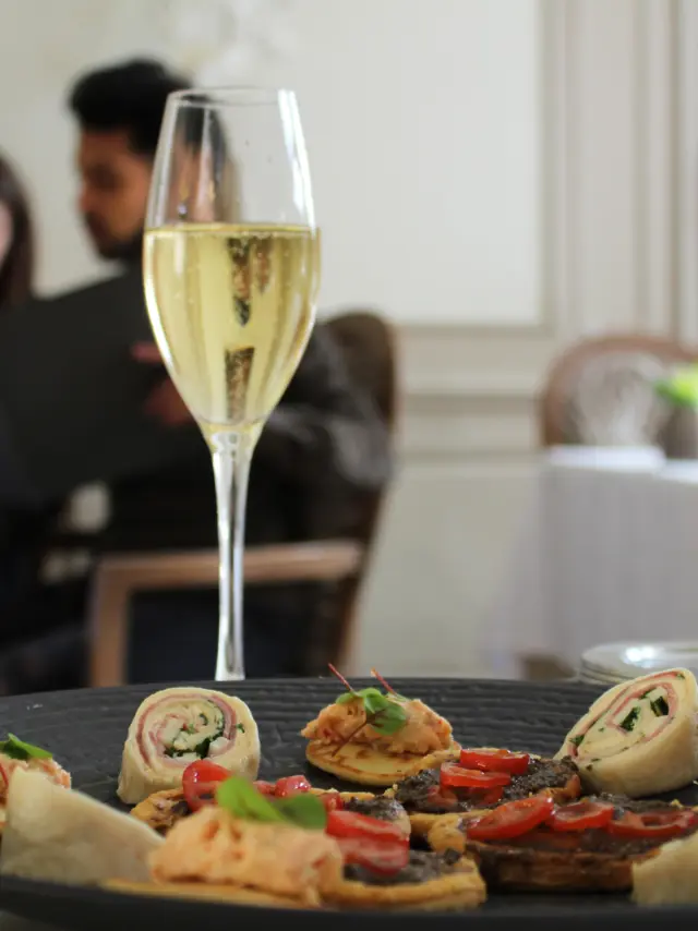 Hotel Restaurant Perier Du Bignon Laval (ville) Cp Mayenne Tourisme 1920px