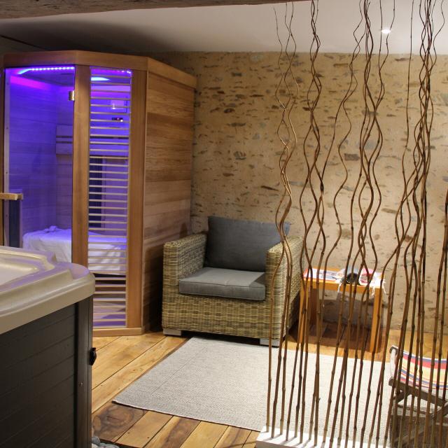 SPA_jacuzzi_sauna_au_Presbytere_du_Vigneau-Menil-CP-Mayenne_Tourisme-1920px.jpg