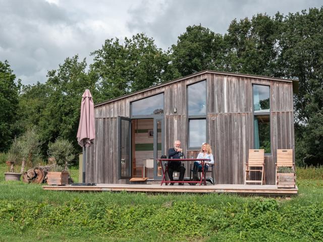Tiny_House_au_Roc_au_Loup_a_Andouille-Andouille-CP-Foehn_Photographie_-_Mayenne_Tourisme-1920px-1.jpg