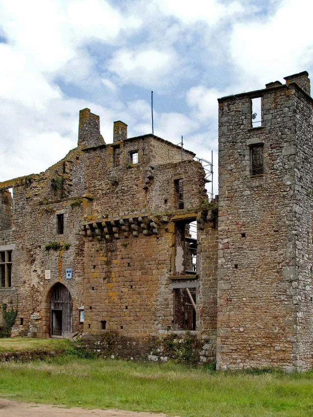 Chateau De Bois Thibault Parc Naturel Regional Normandie Maine Lassay Les Chateaux Cp Dominique Vernier Cd 53 1920px (1)