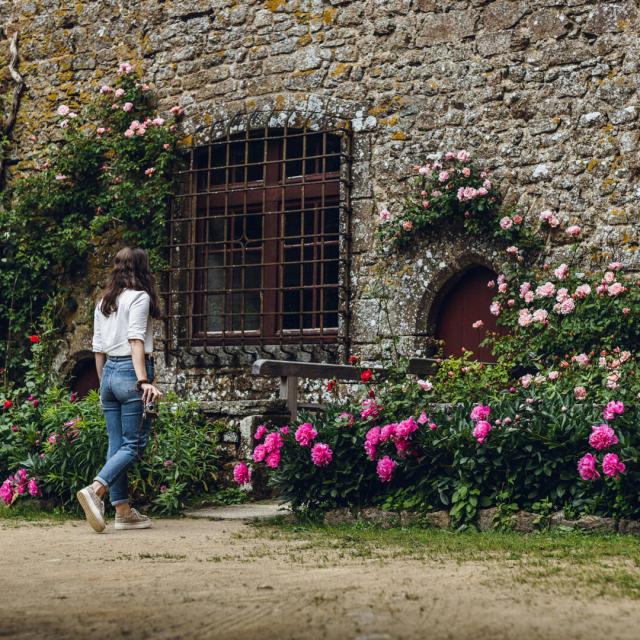 Chateau De Lassay Lassay Les Chateaux Cp Mathieu Lassalle French Wanderers Mayenne Tourisme 1920px