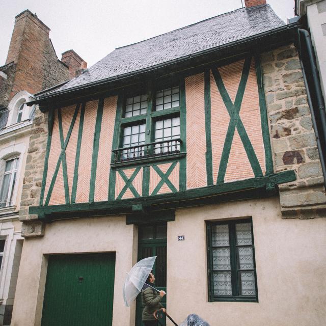 Maison A Colombages Cp Loeildeos Mayenne Tourisme 9116 1920px