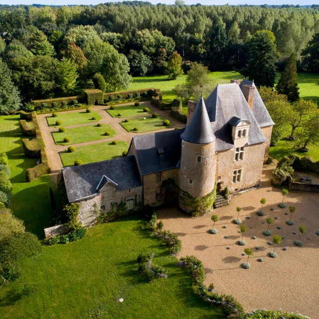 Manoir_de_Favry-CP-Pascal_BELTRAMI_-_Mayenne_Tourisme-1199-1920px.jpg