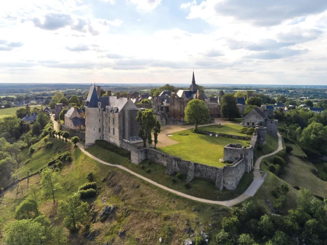 Sainte-Suzanne-CP-Alexandre_Lamoureux_-_Mayenne_Tourisme-7050-1920px.jpg