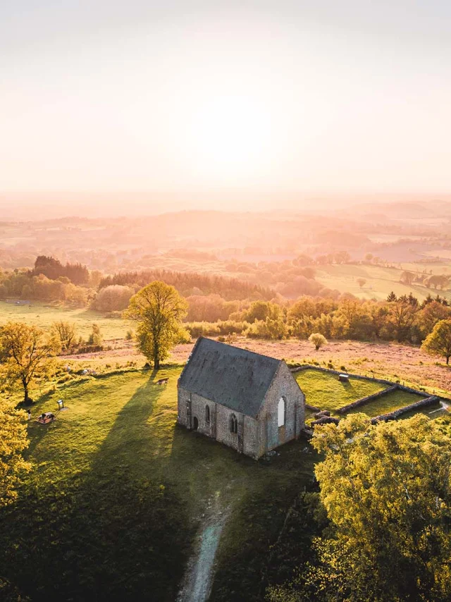 La Chapelle Du Montaigu A Hambers