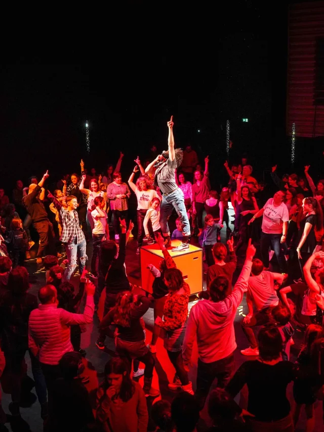 Spectacle Wackids au festival monte dans l'bus