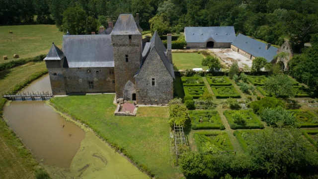 Chateau De La Grande Courbe Cp Pascal Beltrami Mayenne Tourisme 6434 1920px
