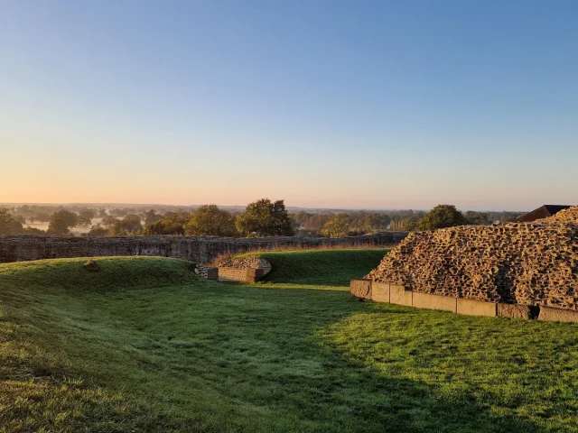 La forteresse de Jublains au lever de Soleil