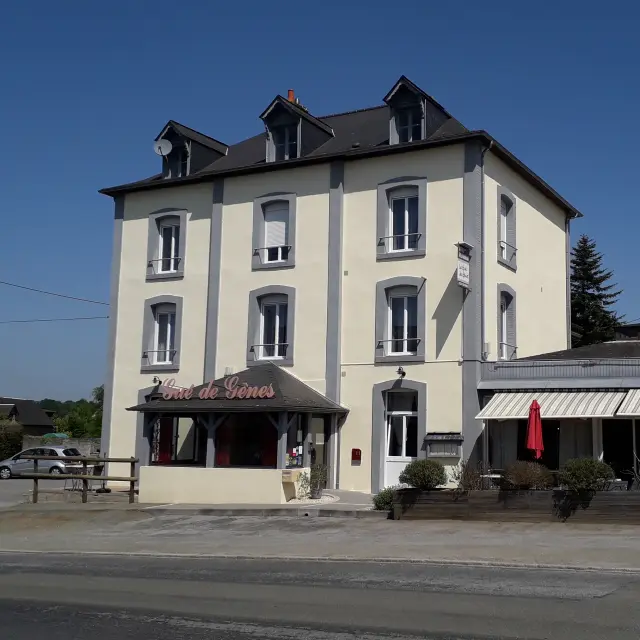 Gue De Gennes Ambrieres Les Vallees