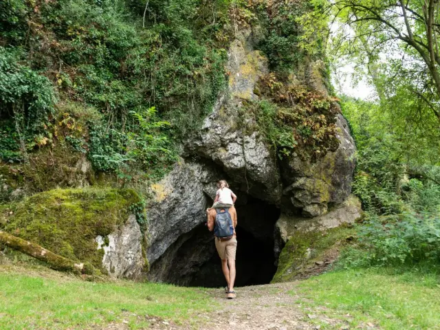 Explorateurs Vallee Grottes De Saulges La Valise Bretonne Blog Voyage