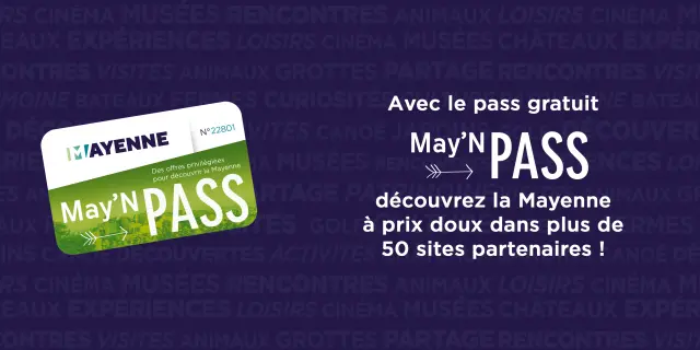 Image de la carte May n Pass sur fond de nuage de mot. A droite on peut lire Avec le pass gratuit May'n Pass découvrez la Mayenne à prix doux dans plus de 50 sites partenaires !