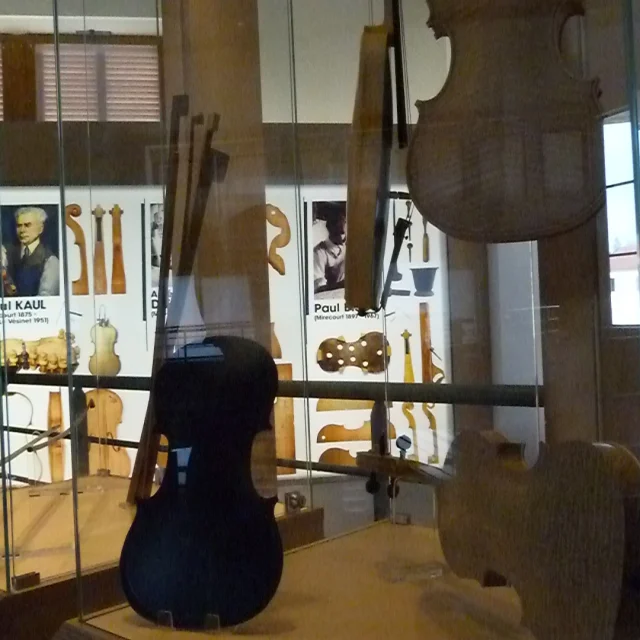 Musée de Mirecourt exposition à l'étage. Balade dans l'univers de la musique