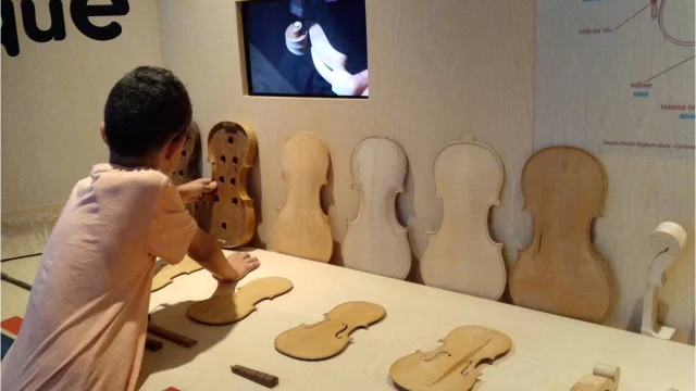 Établi Tactile Musée Mirecourt.