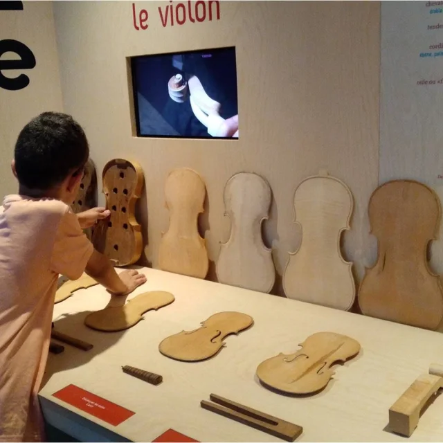Établi Tactile Musée Mirecourt.