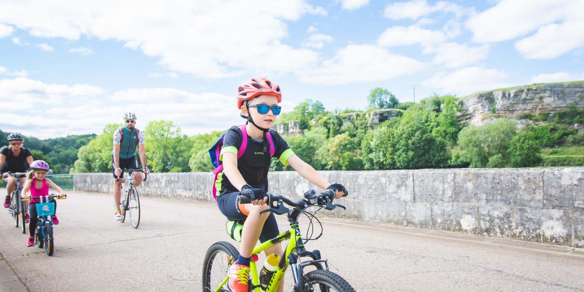 Balade en famille sur l'itinéraire Eurovelo19 La Meuse à vélo