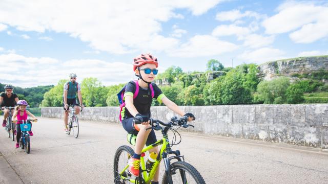Balade en famille sur l'itinéraire Eurovelo19 La Meuse à vélo