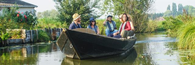 Group in Bacôve at Les Faiseurs de Bateaux in the Audomarois marshes