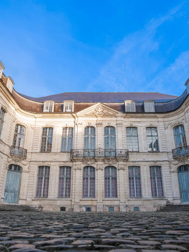 De binnenplaats van het Musée Sandelin in Saint-Omer