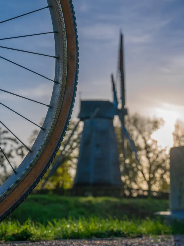 Bicycle in front of a mill in the Saint-Omer area
