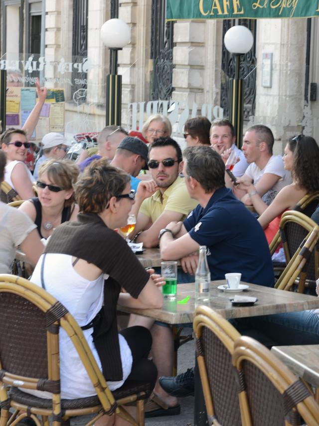 Het terras van de Spey River Bar