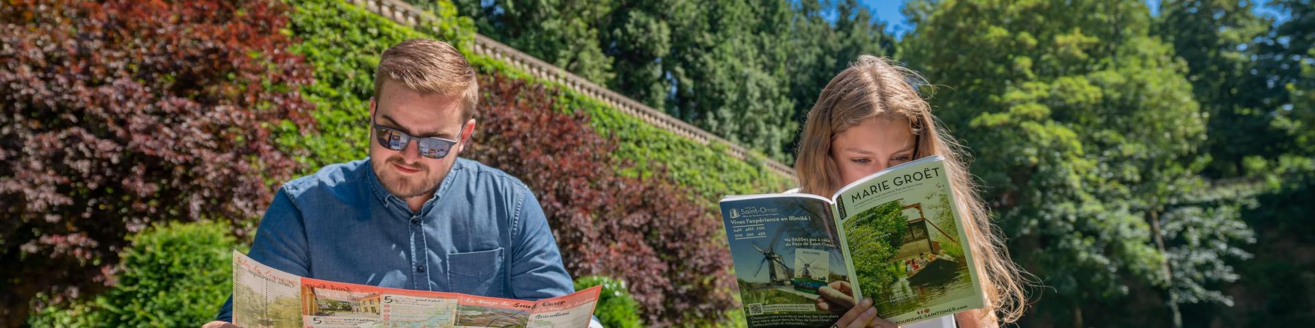 Onze brochures in de openbare tuin van Saint-Omer