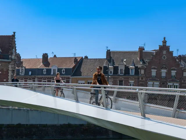 Bicycles Group Haut-Pont Passerelle 2022 Saint-Omer © Tourisme en Pays de Saint-Omer (1)