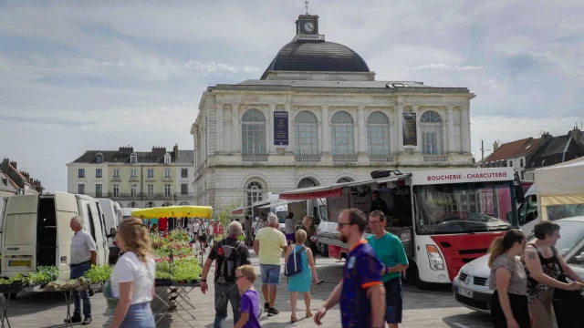 Marché de Saint-Omer en été 2024