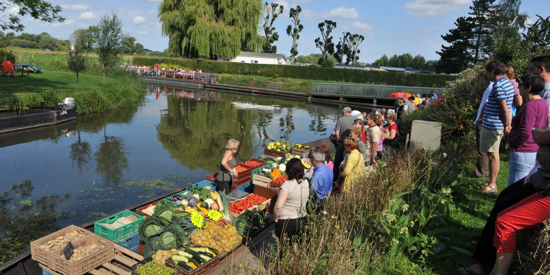 Isnor Marche Sur L Eau 07 2011 Photo Carl Office De Tourisme De La Region De Saint Omer