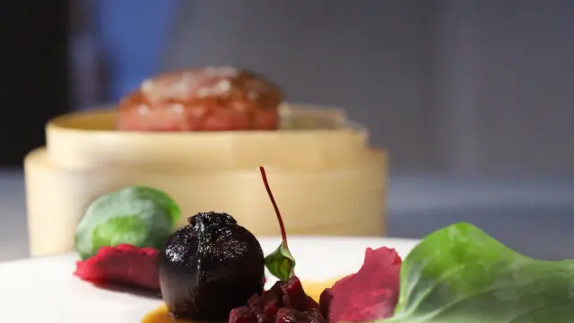 Restaurant Pluriel' Saint-Omer, par le chef Yohann Cornet : Boeuf Huître Betterave.