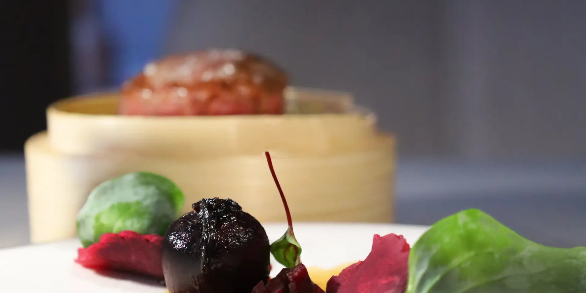 Restaurant Pluriel' Saint-Omer, par le chef Yohann Cornet : Boeuf Huître Betterave.