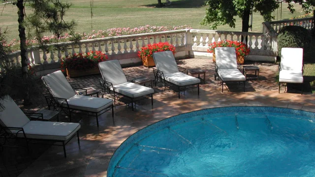 Activités à Uriage - Spa Piscine transats