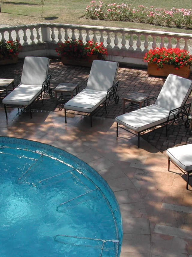 Massage & détente - Uriage Activités Spa transats - Extérieur du spa